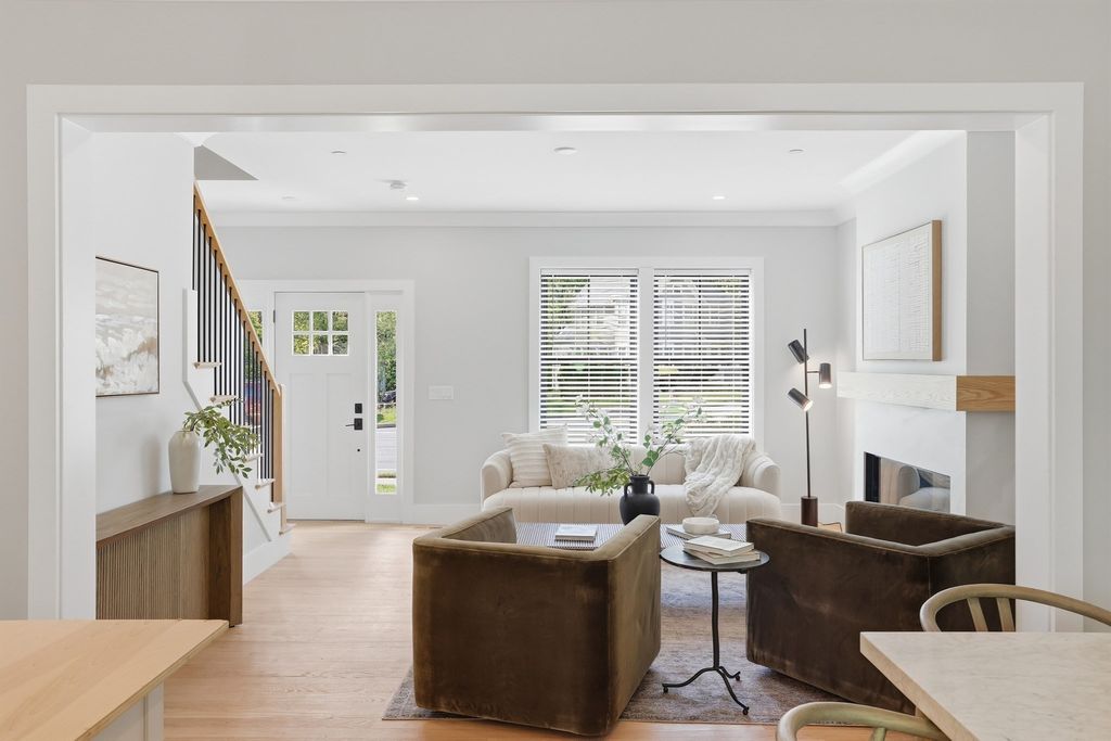 36 Loomis 302, Bedford, MA 01730