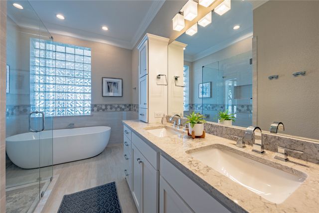 684 Enchanted Isles Drive, Mabank, TX 75156