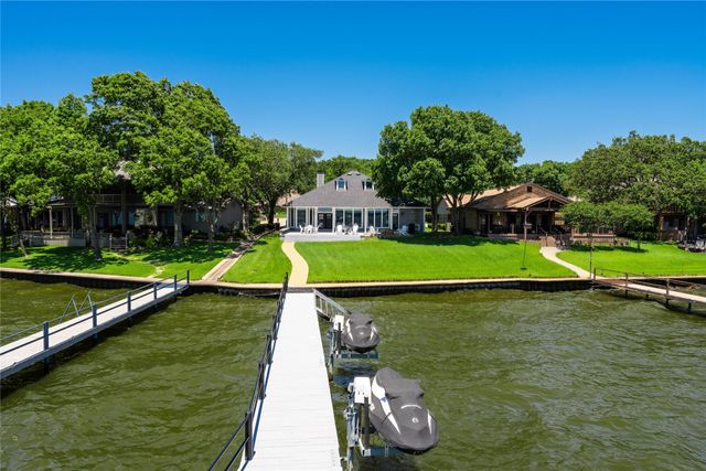 684 Enchanted Isles Drive, Mabank, TX 75156