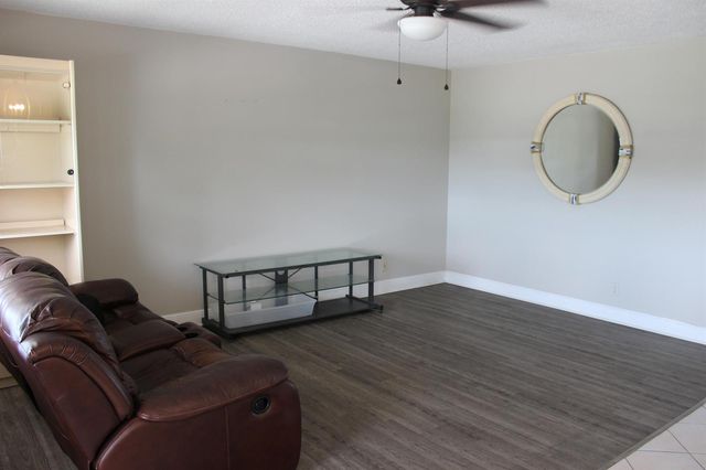 35 SOMERSET B 35, West Palm Beach, FL 33417