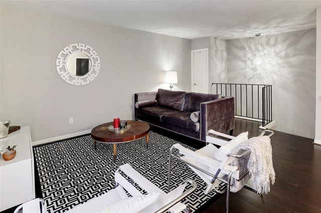 3401 Timmons Lane 26, Houston, TX 77027