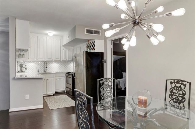 3401 Timmons Lane 26, Houston, TX 77027