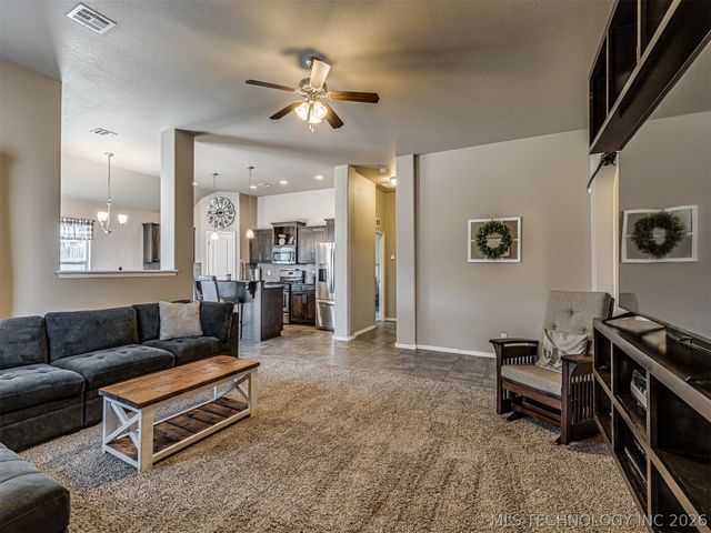 13605 S Owasso Avenue, Glenpool, OK 74033