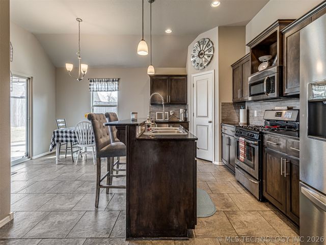 13605 S Owasso Avenue, Glenpool, OK 74033