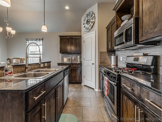 13605 S Owasso Avenue, Glenpool, OK 74033