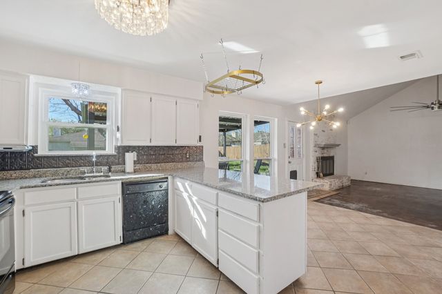 1105 Parkhill Avenue, Saginaw, TX 76179