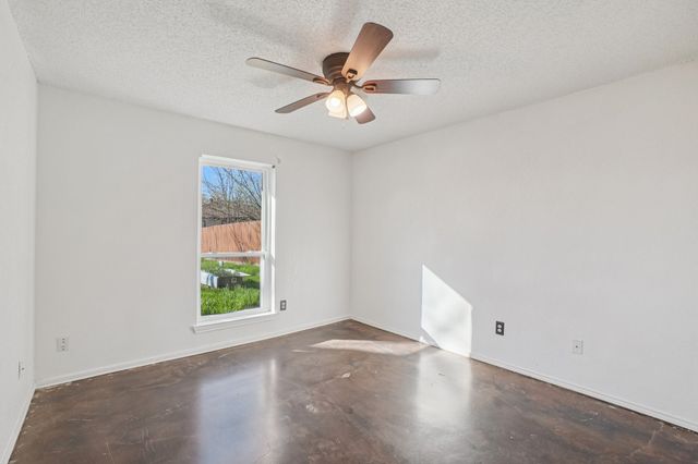 1105 Parkhill Avenue, Saginaw, TX 76179