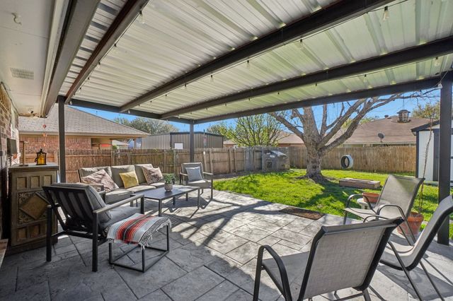 1105 Parkhill Avenue, Saginaw, TX 76179