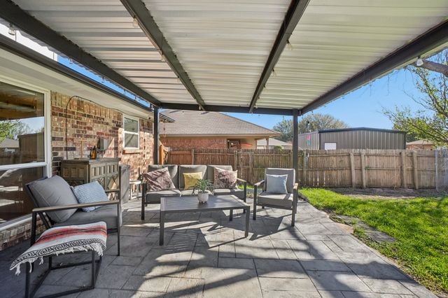 1105 Parkhill Avenue, Saginaw, TX 76179