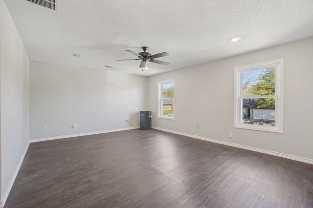 1105 Parkhill Avenue, Saginaw, TX 76179