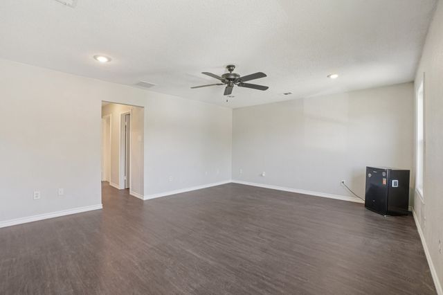 1105 Parkhill Avenue, Saginaw, TX 76179