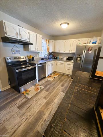 1451 Finsbury Lane, High Point, NC 27260