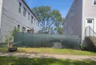 8415 S Mackinaw Avenue, Chicago, IL 60617