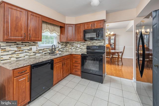 49 GOODWIN PKWY, Sewell, NJ 08080