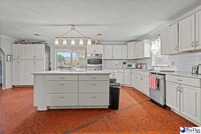 138 Ski Cove Lane, Hartsville, SC 29550