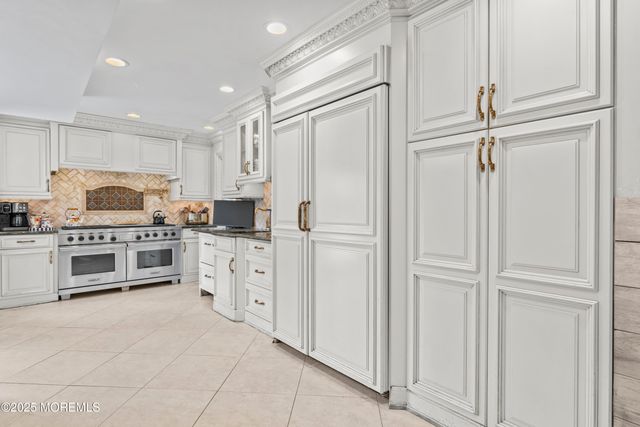13 Greenfield Road, Manalapan, NJ 07726