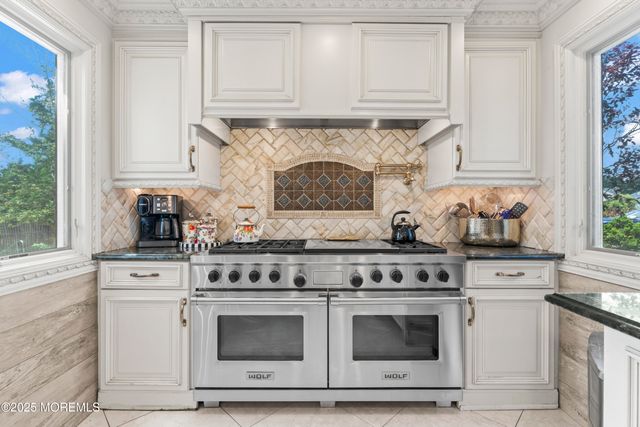 13 Greenfield Road, Manalapan, NJ 07726