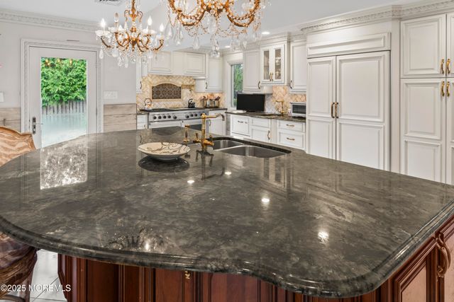 13 Greenfield Road, Manalapan, NJ 07726