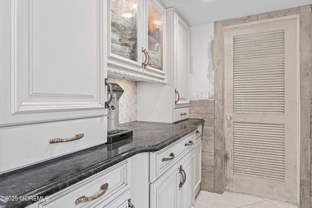 13 Greenfield Road, Manalapan, NJ 07726