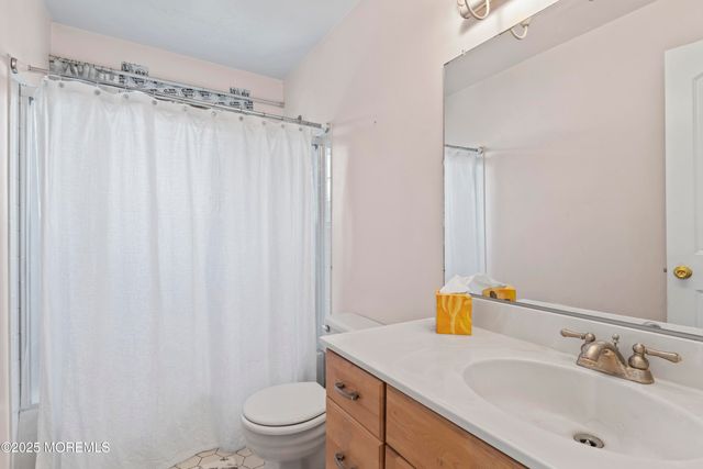 13 Greenfield Road, Manalapan, NJ 07726