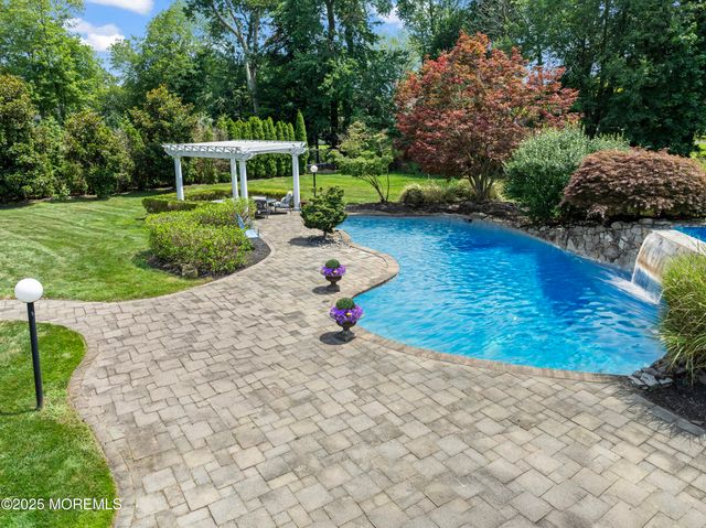 13 Greenfield Road, Manalapan, NJ 07726