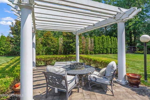 13 Greenfield Road, Manalapan, NJ 07726