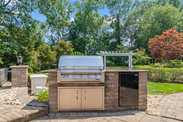 13 Greenfield Road, Manalapan, NJ 07726