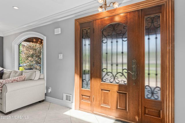 13 Greenfield Road, Manalapan, NJ 07726