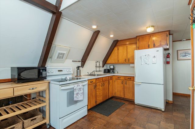 400 East Lake Road, Ludlow, VT 05149