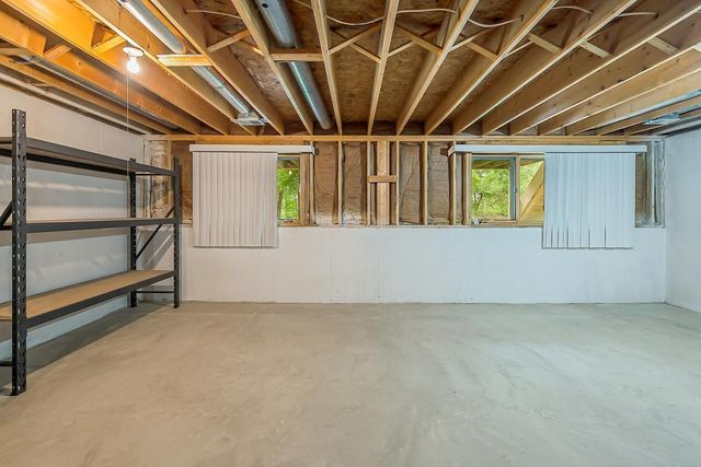 607 Woodcreek Circle, Saline City, MI 48176