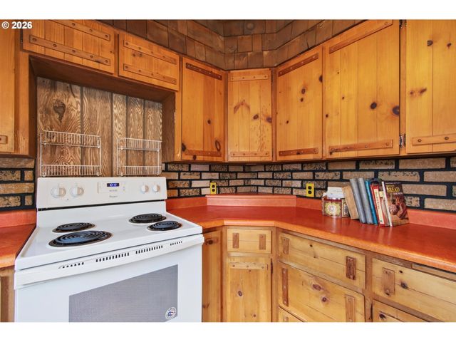29374 FERNCREST Dr, Rainier, OR 97048