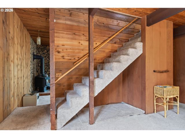 29374 FERNCREST Dr, Rainier, OR 97048