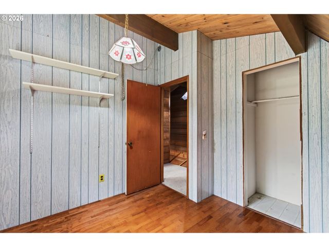 29374 FERNCREST Dr, Rainier, OR 97048