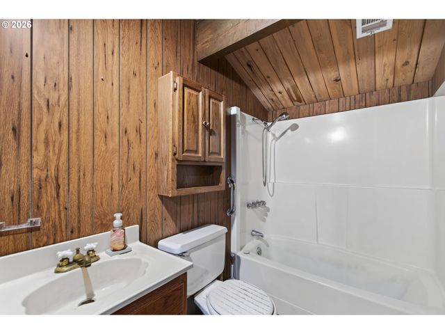 29374 FERNCREST Dr, Rainier, OR 97048