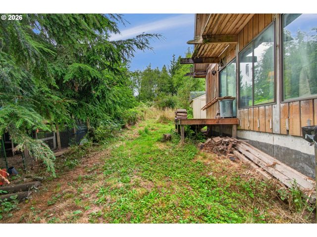 29374 FERNCREST Dr, Rainier, OR 97048