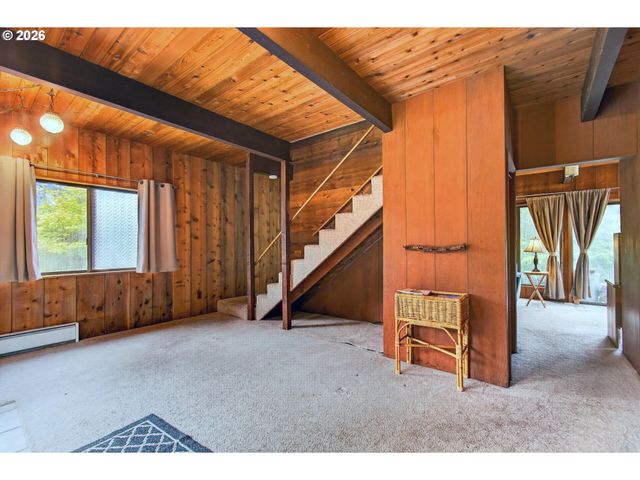 29374 FERNCREST Dr, Rainier, OR 97048