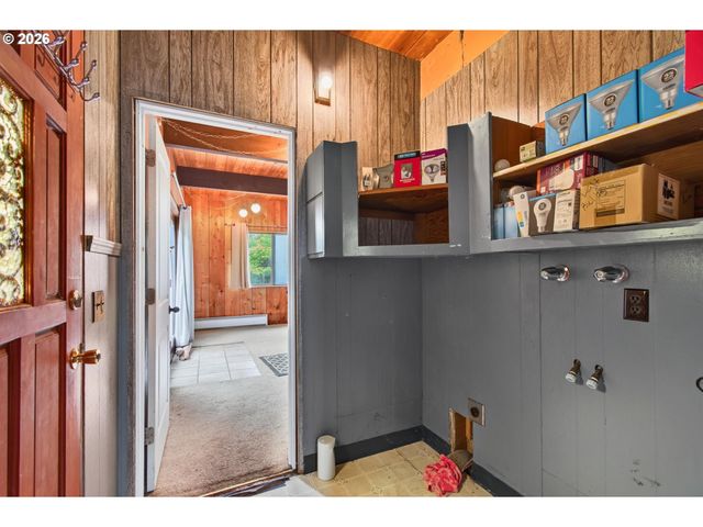 29374 FERNCREST Dr, Rainier, OR 97048