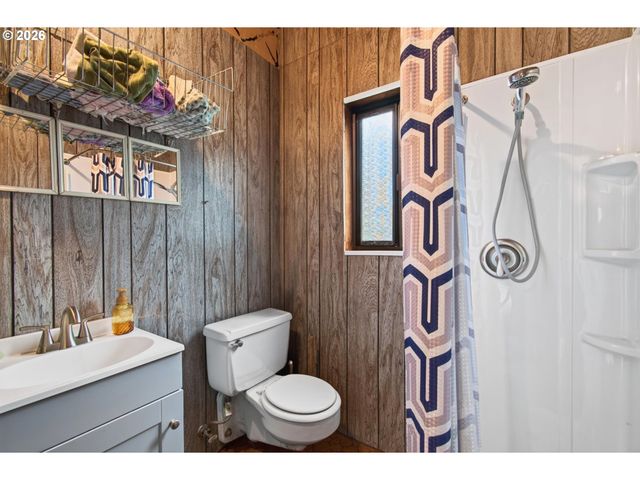 29374 FERNCREST Dr, Rainier, OR 97048