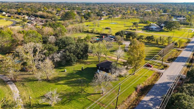 1323 Cemetery Road, Santa Fe, TX 77517