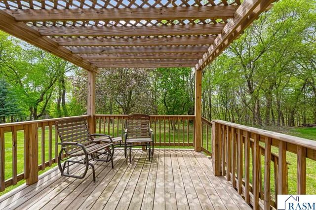 307 Meadow Woods Drive, Mankato, MN 56001