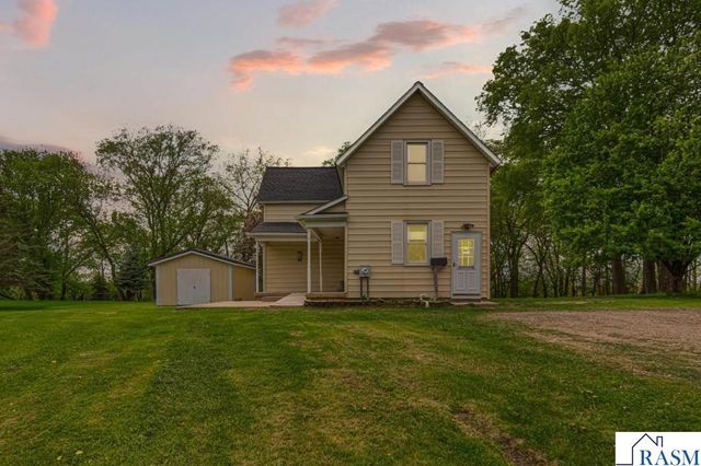 307 Meadow Woods Drive, Mankato, MN 56001