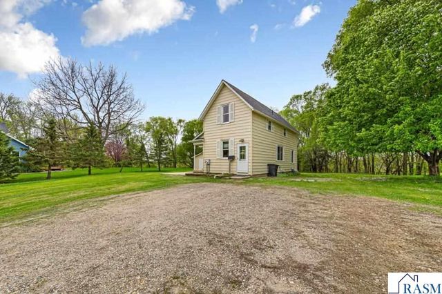 307 Meadow Woods Drive, Mankato, MN 56001