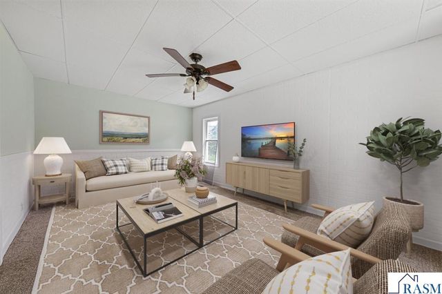 307 Meadow Woods Drive, Mankato, MN 56001