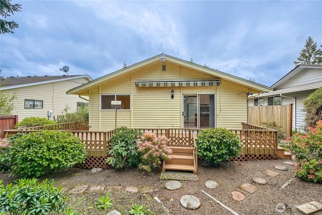 24806 10th Avenue S, Des Moines, WA 98198
