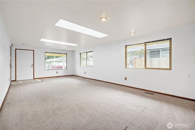24806 10th Avenue S, Des Moines, WA 98198