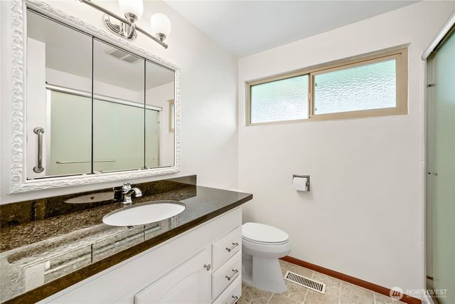 24806 10th Avenue S, Des Moines, WA 98198
