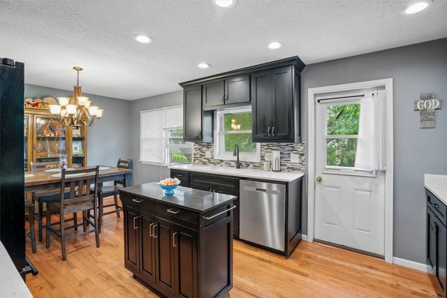 608 E 17th Street N, Newton, IA 50208