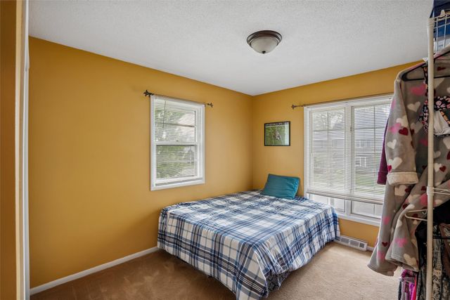 608 E 17th Street N, Newton, IA 50208