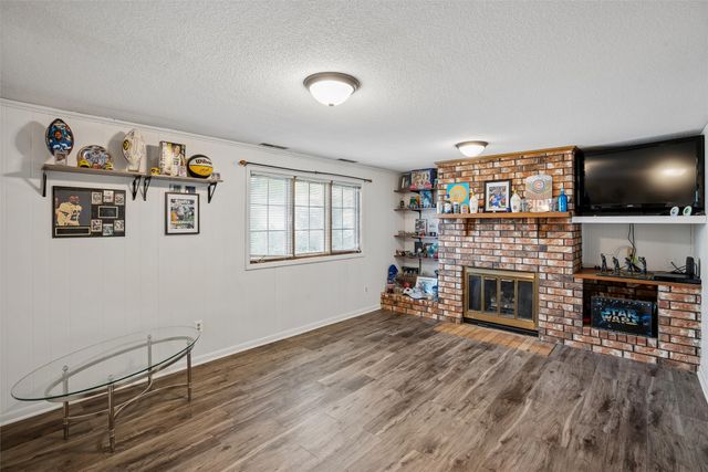 608 E 17th Street N, Newton, IA 50208