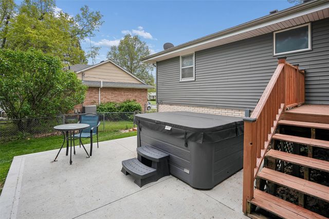 608 E 17th Street N, Newton, IA 50208